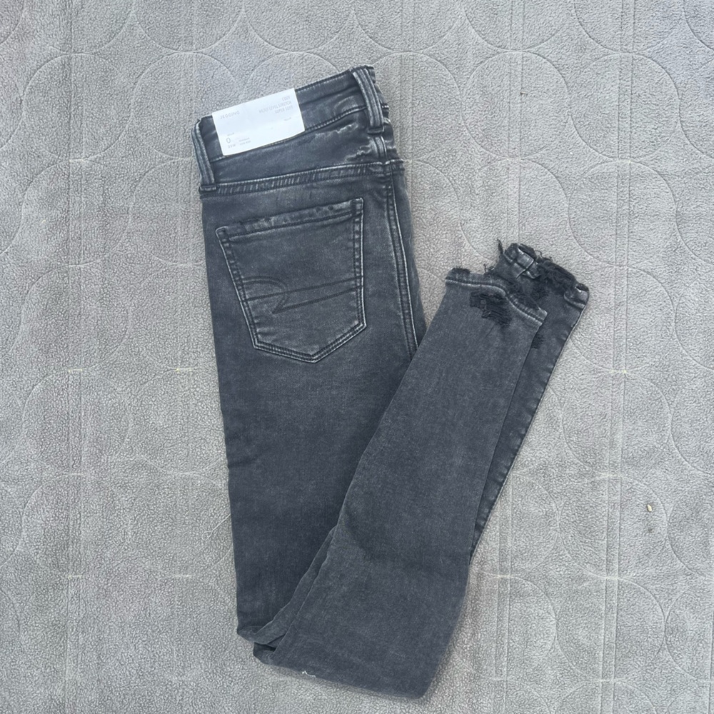 American Eagle black distressed skinny jeans low rise